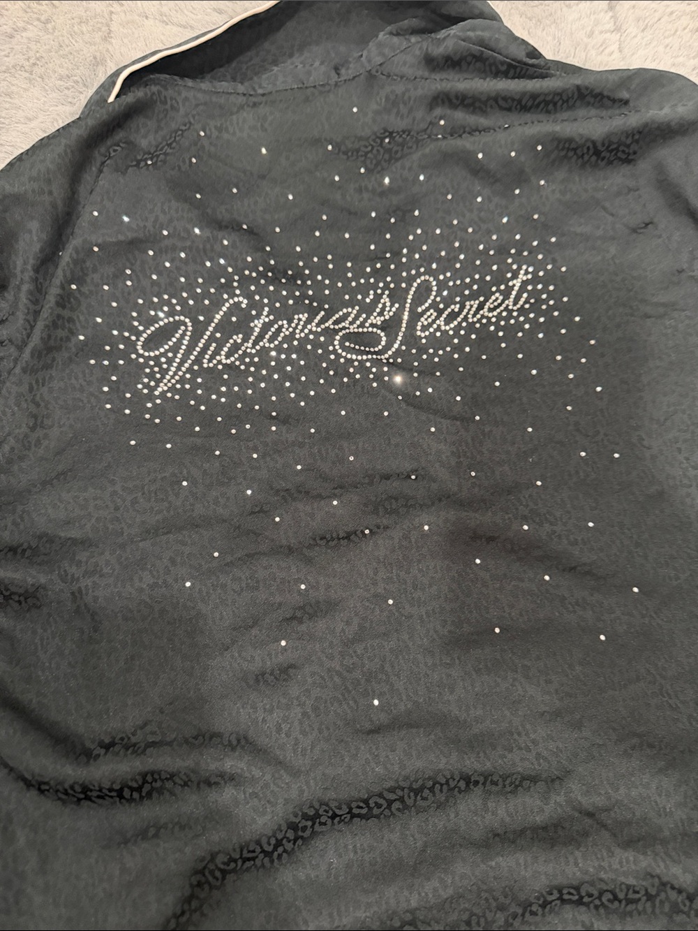 Victoria’s Secret Women’s Black Satin Jacquard diamond button Limited Edition PJ - Picture 7 of 7